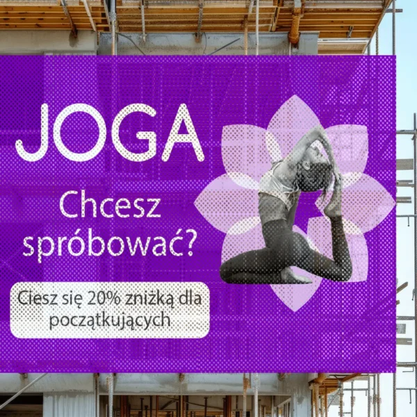 Baner mesh z nadrukiem reklamy jogi – kobieta w pozie jogi na tle kwiatu lotosu