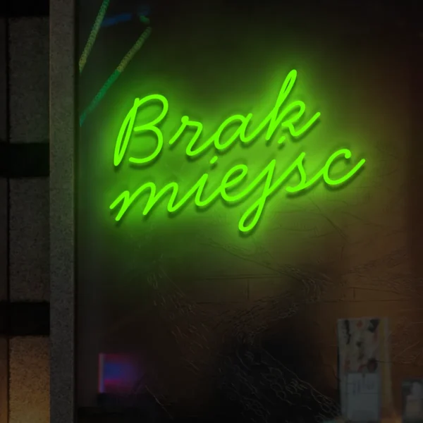 Zielony neon Brak miejsc świecący napis na szybie