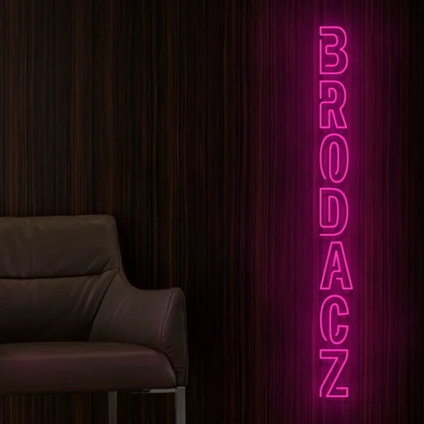 Różowy neon LED z napisem Brodacz dekoracja wnętrza