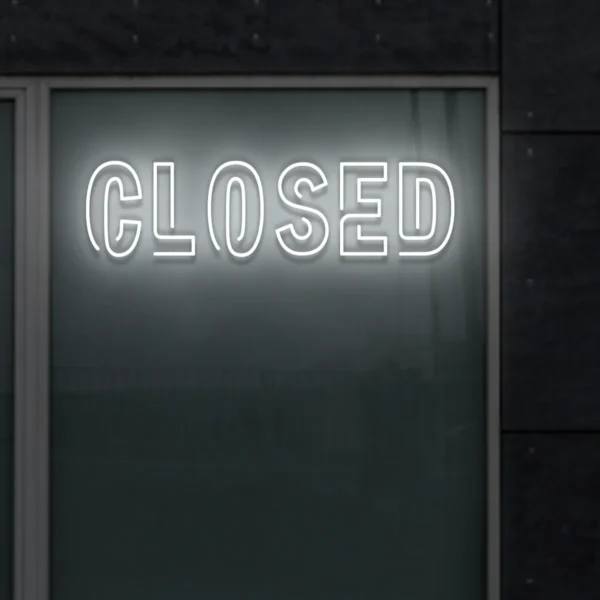 Biały neon LED z napisem Closed świecący napis do lokalu
