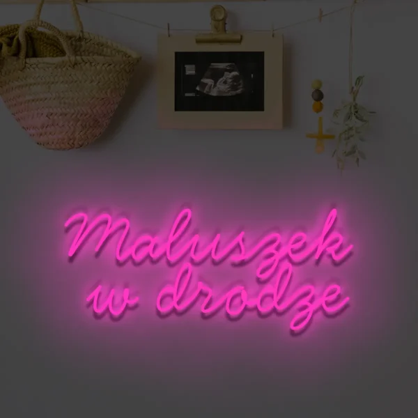 Różowy neon LED z napisem Maluszek w drodze dekoracja pokoju