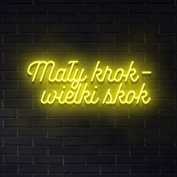 Żółty świecący napis neonowy „Mały krok – wielki skok”
