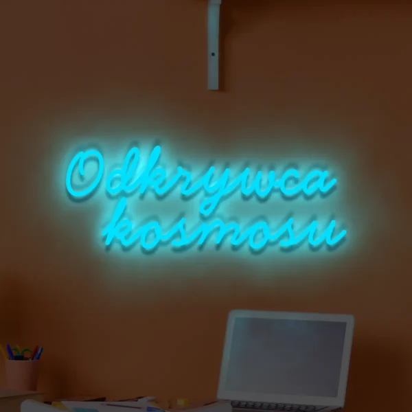 Niebieski neonowy napis Odkrywca kosmosu świecąca dekoracja