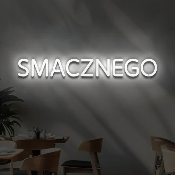 Biały neon LED z napisem Smacznego na ścianie