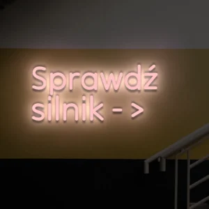 Jasnoróżowy