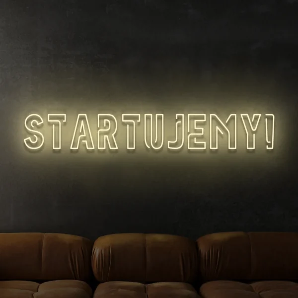 Beżowy neonowy napis Startujemy dekoracja ścienna