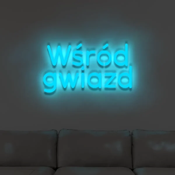 Niebieski neonowy napis „Wśród gwiazd” świetlna dekoracja