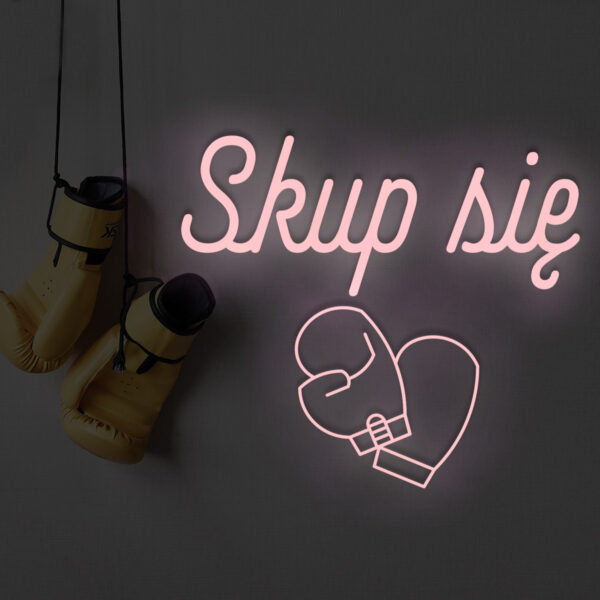 Jasnoróżowy neon LED z napisem Skup się i rękawicami bokserskimi