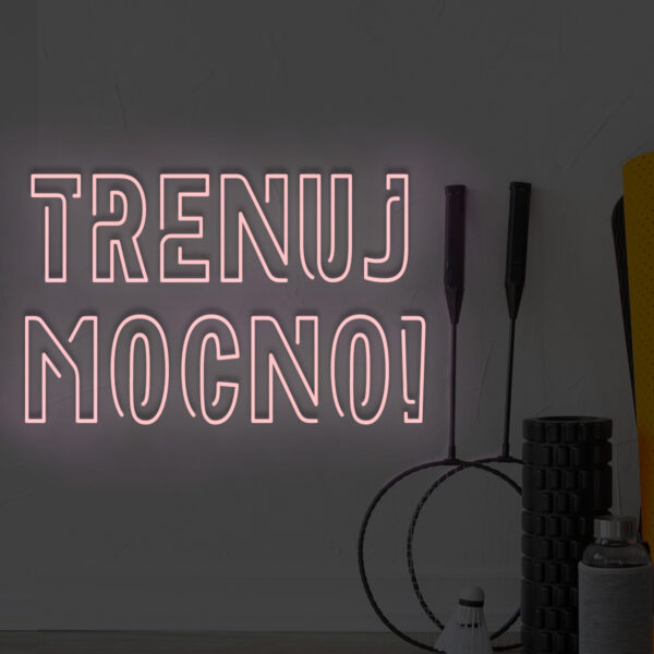 Jasnoróżowy neon LED z napisem Trenuj mocno! dekoracja ściany