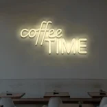 Beżowy neon LED napis coffee TIME kawiarniana dekoracja ścienna