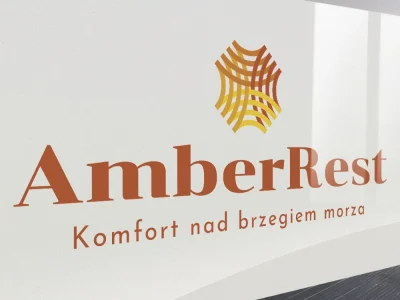 Wykonana przez nas tablica reklamowa na białym dibondzie z kolorowym nadrukiem UV – przykład szyldu hotelowego