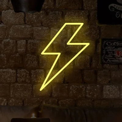 Żółta dekoracja ścienna w kształcie pioruna led dla designerskich wnętrz