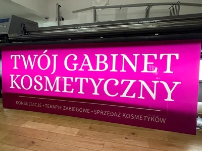 Podświetlany szyld „Twój Gabinet Kosmetyczny” – tablice i szyldy reklamowe