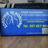 Szyld „Zdrowie w Rodzinie” z danymi kontaktowymi – tablice i szyldy reklamowe